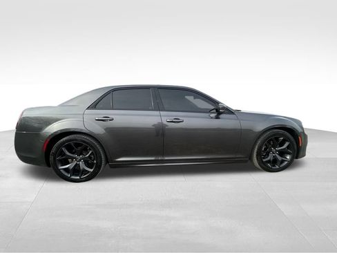 Used 2022 Chrysler 300 Touring L w/ Comfort Group image 16