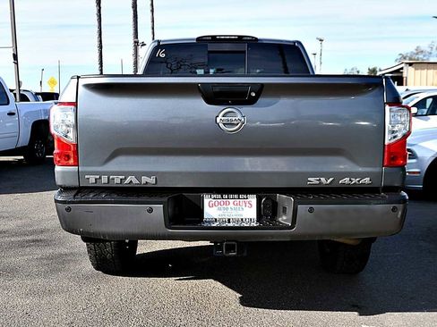 Used 2017 Nissan Titan SV image 6