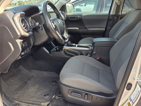 Used 2022 Toyota Tacoma SR5 w/ Technology Package AWD/4WD image 7