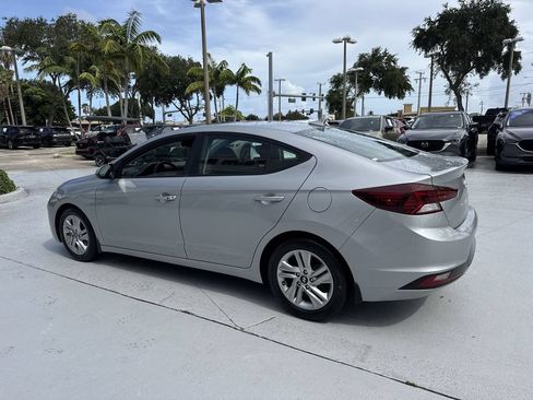 Used 2020 Hyundai Elantra Value Edition w/ Winter Weather Package FWD image 12