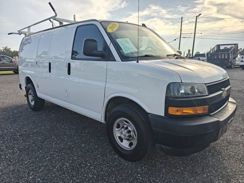 Used 2018 Chevrolet Express 2500 w/ Driver Convenience Package RWD image 4