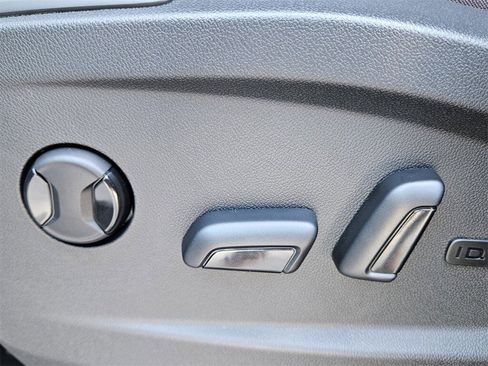 New 2025 Volkswagen ID. Buzz Pro S image 25