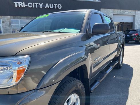 Used 2015 Toyota Tacoma PreRunner w/ TRD Off-Road Package RWD image 2
