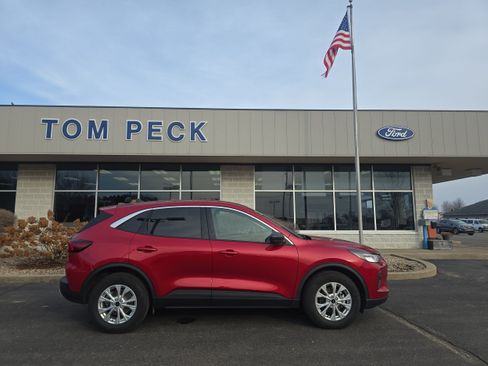 Used 2023 Ford Escape Active w/ Tech Pack #1 AWD/4WD image 6