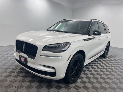 Used 2023 Lincoln Aviator Reserve w/ Equipment Group 201A image 2