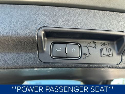 Used 2020 Ford Explorer XLT w/ Equipment Group 202A image 9