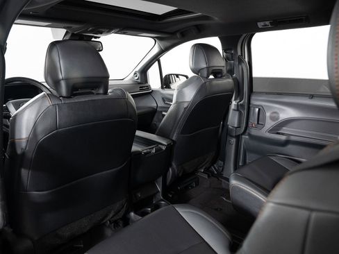 Used 2022 Toyota Sienna XSE image 20