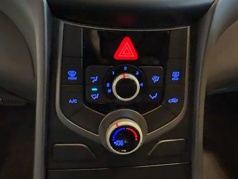 Used 2016 Hyundai Elantra SE image 28