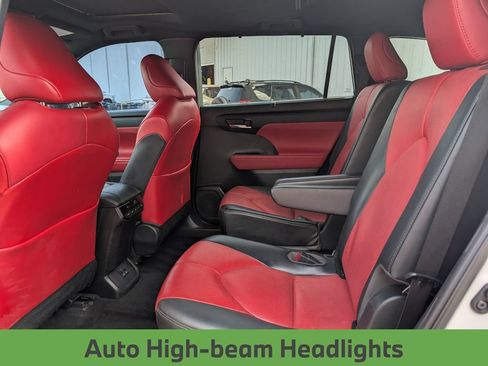 Used 2022 Toyota Highlander XSE FWD image 35