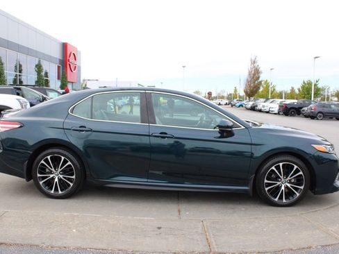Used 2019 Toyota Camry SE image 6