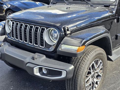 Used 2025 Jeep Wrangler Sahara w/ Technology Group image 8