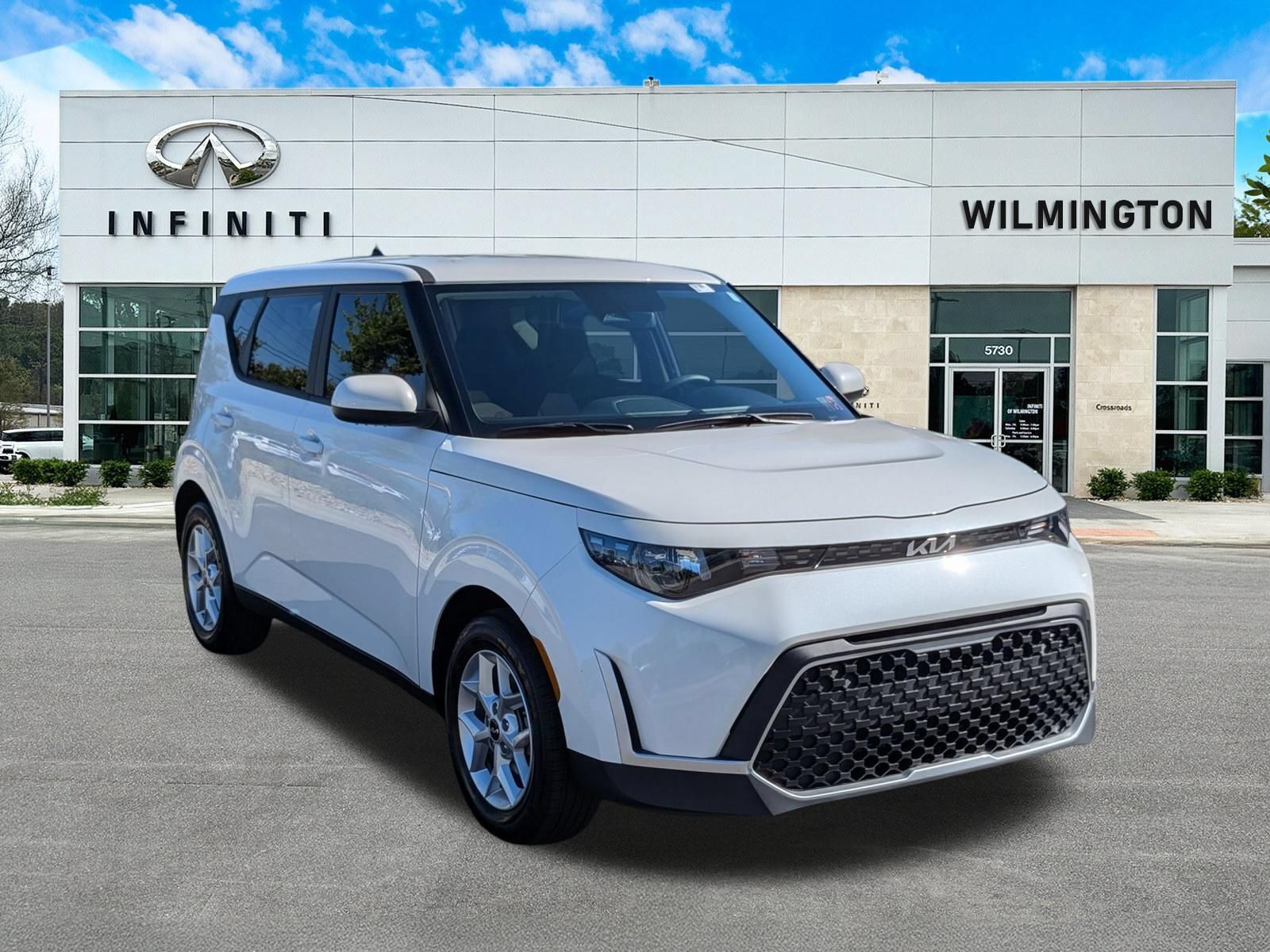 Used 2025 Kia Soul LX FWD image 1