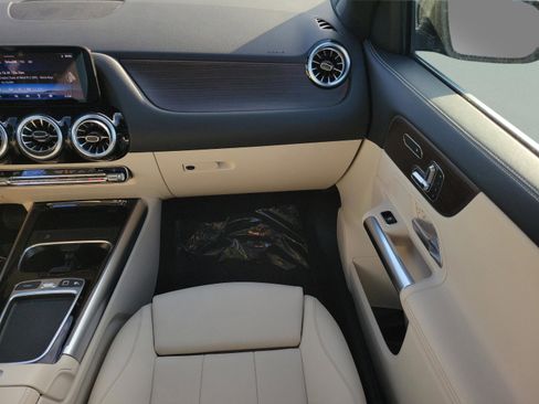 Certified 2025 Mercedes-Benz GLA 250 image 15