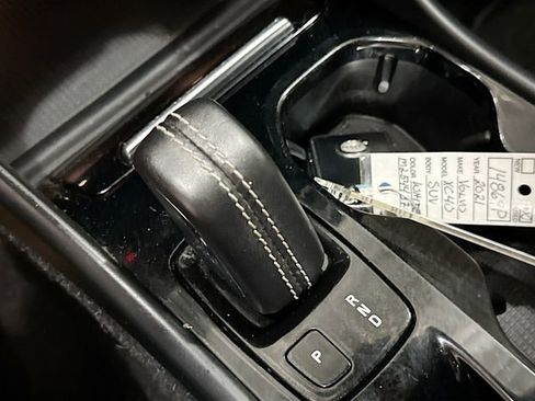 Used 2021 Volvo XC40 T5 R-Design w/ Climate Package image 18