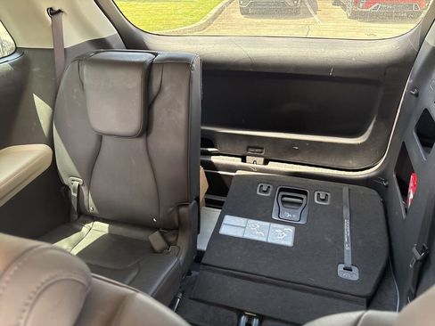 Used 2023 Kia Carnival EX FWD image 32