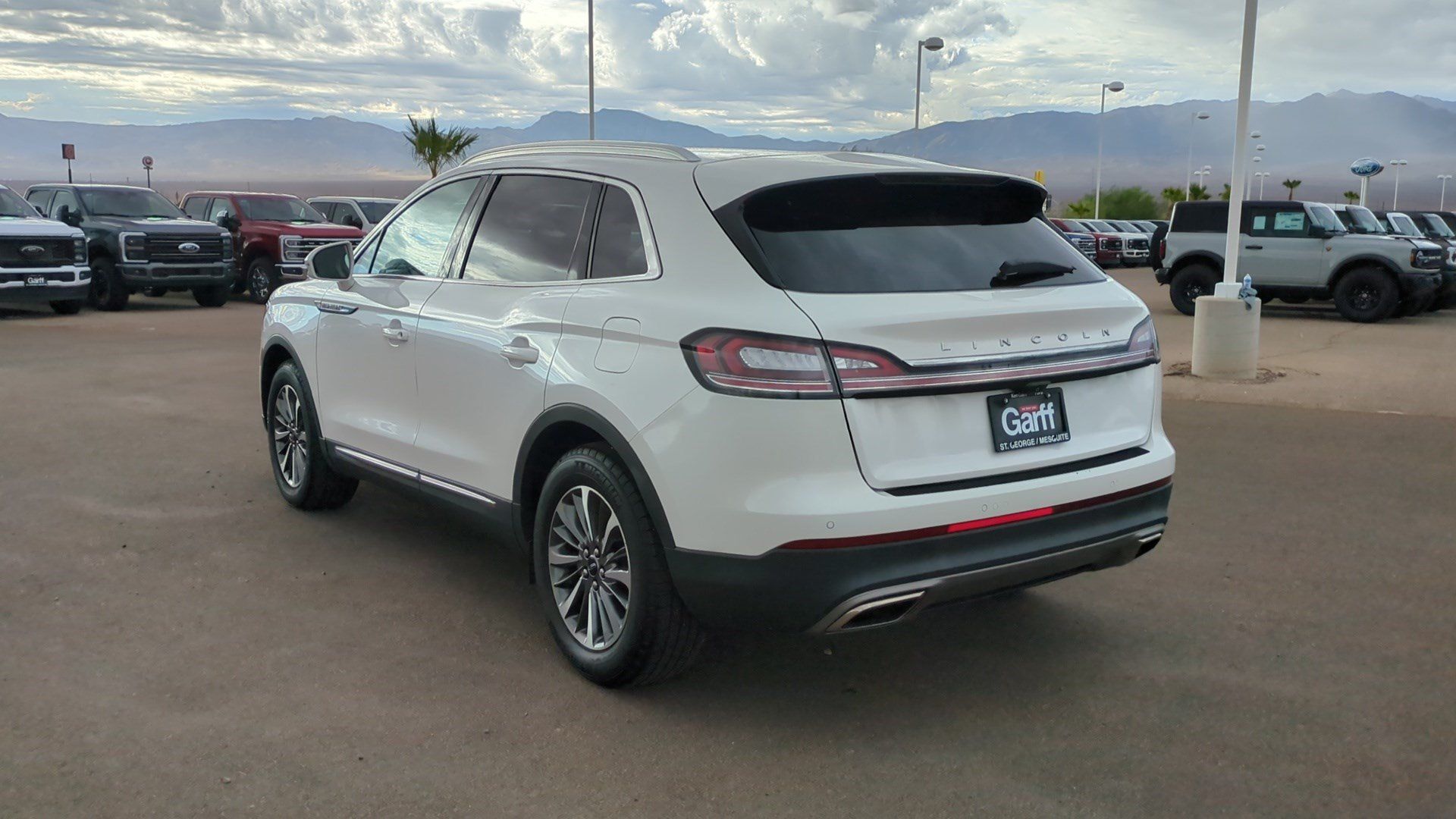 Used 2023 Lincoln Nautilus FWD w/ Premium Package image 5