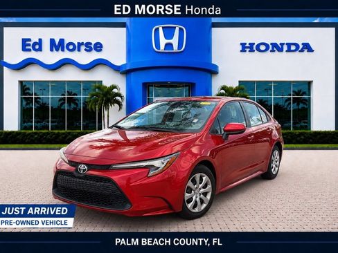 Used 2021 Toyota Corolla LE FWD image 1