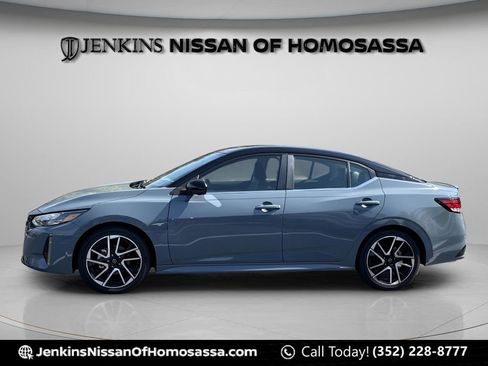 Certified 2025 Nissan Sentra SR w/ SR Premium Package image 9