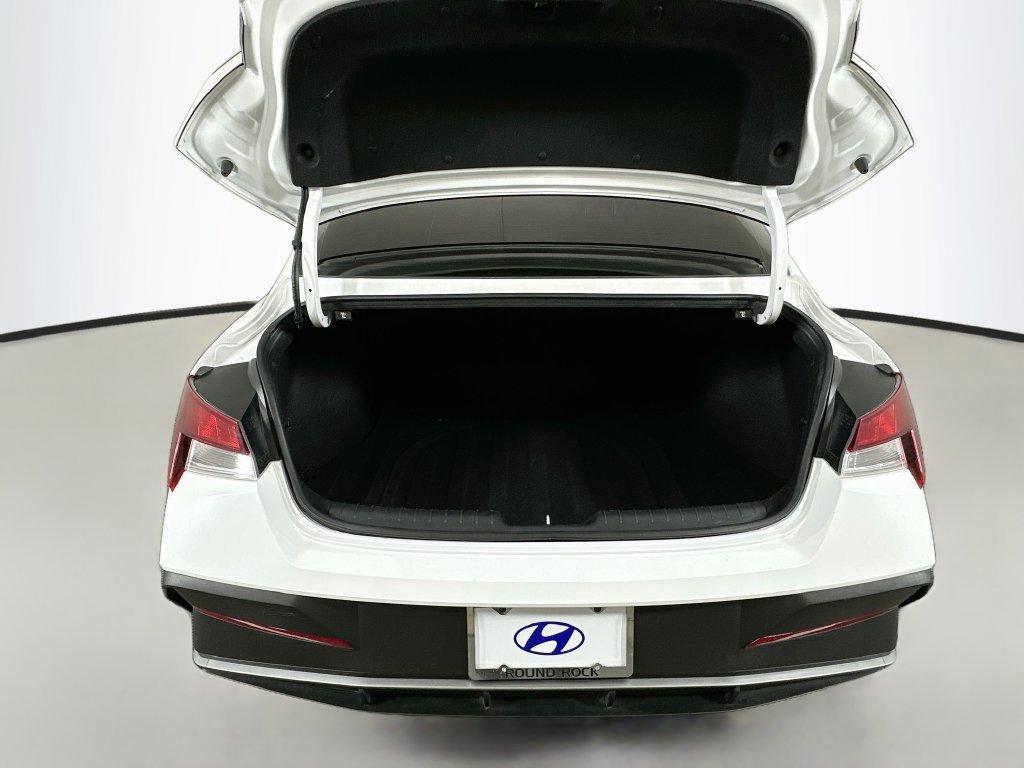 Used 2025 Hyundai Elantra Sport FWD image 23