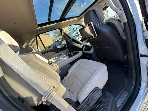 Used 2023 Lincoln Navigator Reserve AWD/4WD image 18