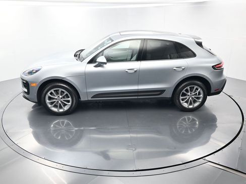 Used 2022 Porsche Macan image 37