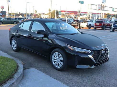 Used 2025 Nissan Sentra S image 6