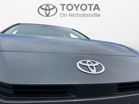 Used 2025 Toyota Camry LE image 18