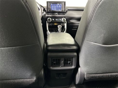 Used 2021 Toyota RAV4 LE image 22