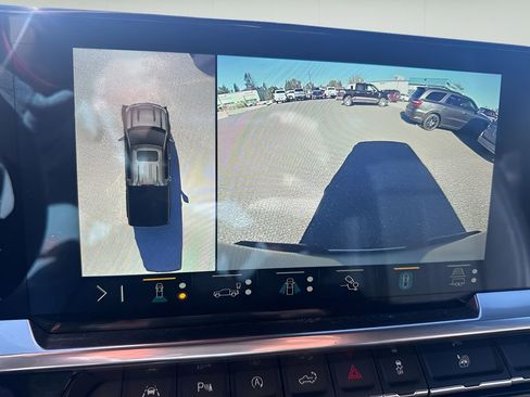 Used 2023 Chevrolet Silverado 1500 High Country w/ Technology Package image 30