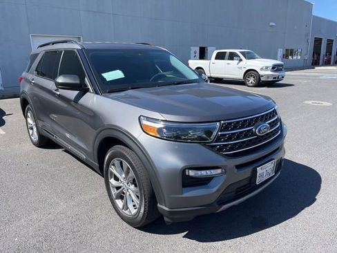 Used 2023 Ford Explorer XLT w/ Equipment Group 202A AWD/4WD image 3