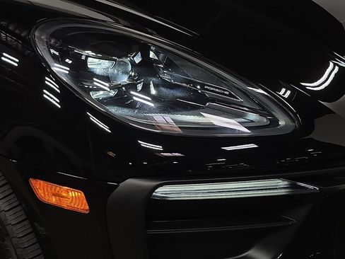 Certified 2026 Porsche Macan AWD/4WD image 12
