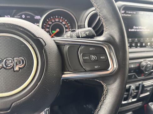 Used 2018 Jeep Wrangler Unlimited Sahara AWD/4WD image 24