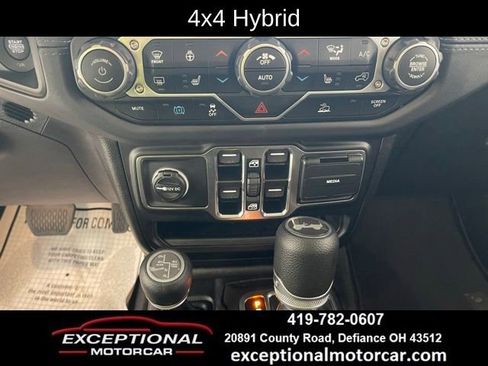 Used 2025 Jeep Wrangler Unlimited Sahara AWD/4WD image 43