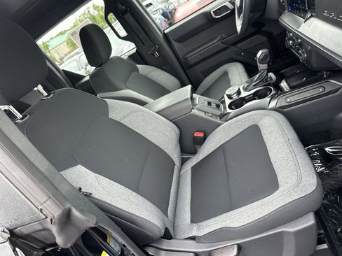 Used 2025 Ford Bronco 4-Door AWD/4WD image 33