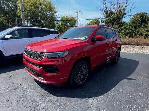 Used 2024 Jeep Compass Limited AWD/4WD image 3