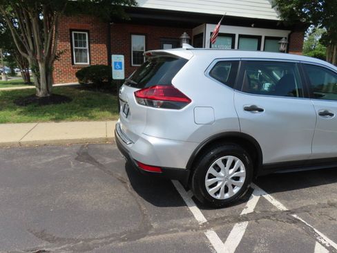 Used 2018 Nissan Rogue S FWD image 8