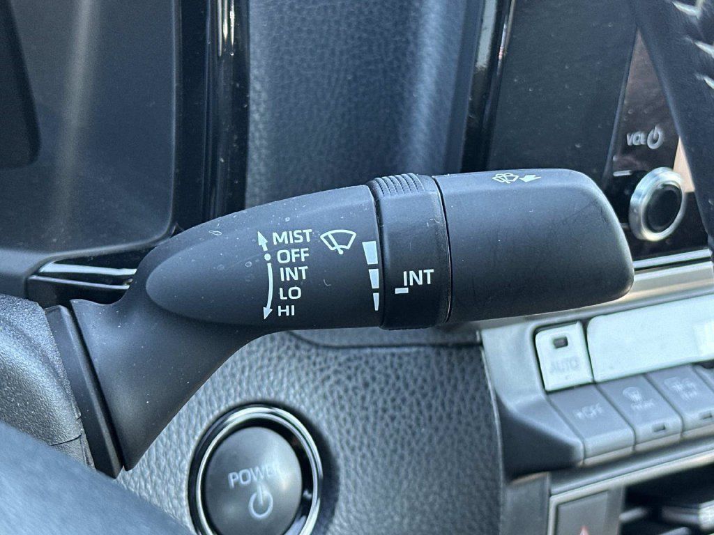 Used 2025 Toyota Camry SE FWD image 30