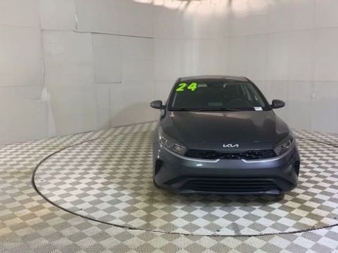 Used 2024 Kia Forte LXS w/ LXS Technology Package image 3