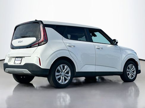 Used 2023 Kia Soul LX image 2