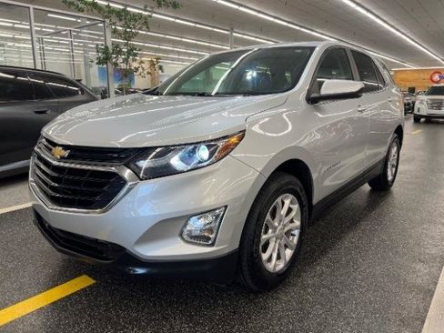Used 2021 Chevrolet Equinox LT w/ Driver Convenience Package AWD/4WD image 2
