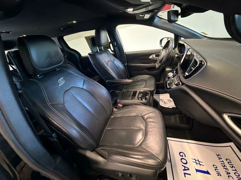 Used 2022 Chrysler Pacifica Touring-L w/ Uconnect Theater Family Group FWD image 24