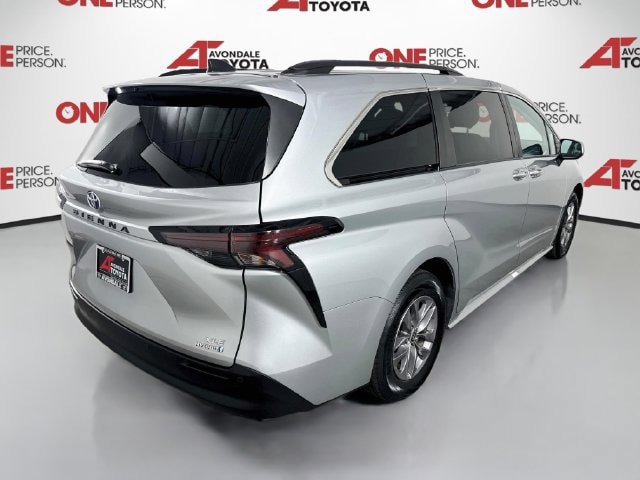 Certified 2024 Toyota Sienna XLE FWD image 8