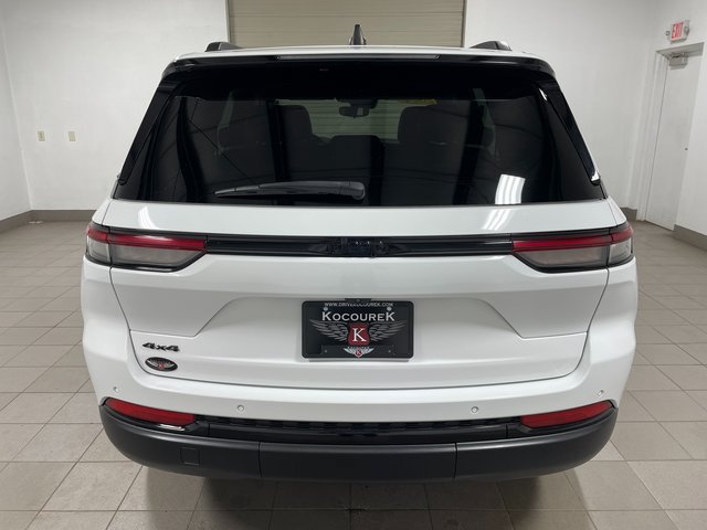 Used 2024 Jeep Grand Cherokee Altitude AWD/4WD image 5