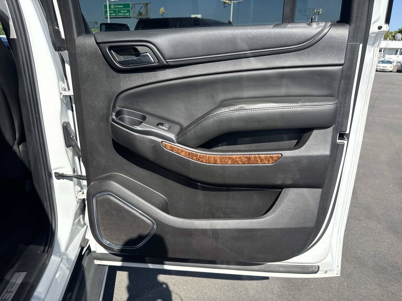 Used 2016 Chevrolet Suburban LTZ RWD image 31
