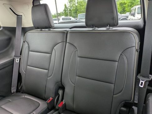 Used 2023 GMC Acadia Denali w/ Denali Ultimate Package FWD image 15