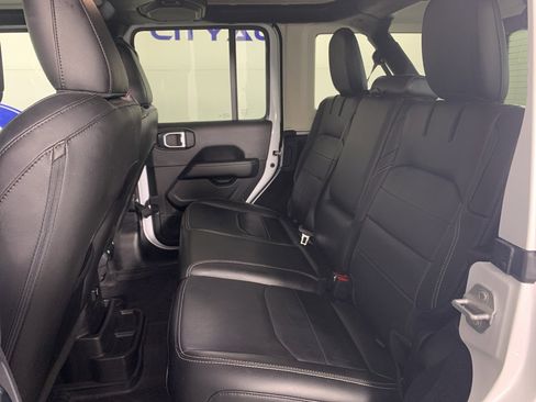 Used 2022 Jeep Wrangler Unlimited Sahara w/ Cold Weather Group image 32