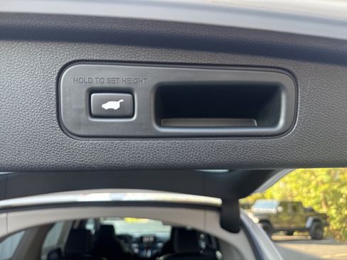 Used 2023 Honda Odyssey Elite image 13