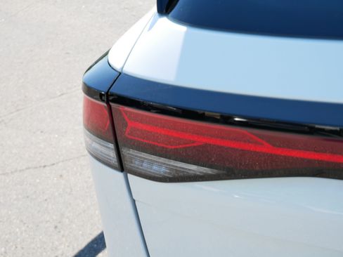 Certified 2025 Volkswagen Tiguan SE R-Line AWD/4WD image 17