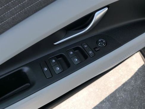 New 2025 Hyundai Elantra Limited image 13