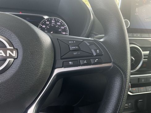 Used 2025 Nissan Sentra SV FWD image 32